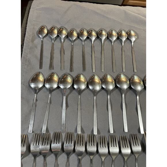 51 Pc Set Oneida Orlando Profile Stainless Flatware Silverware - Picture 7 of 16